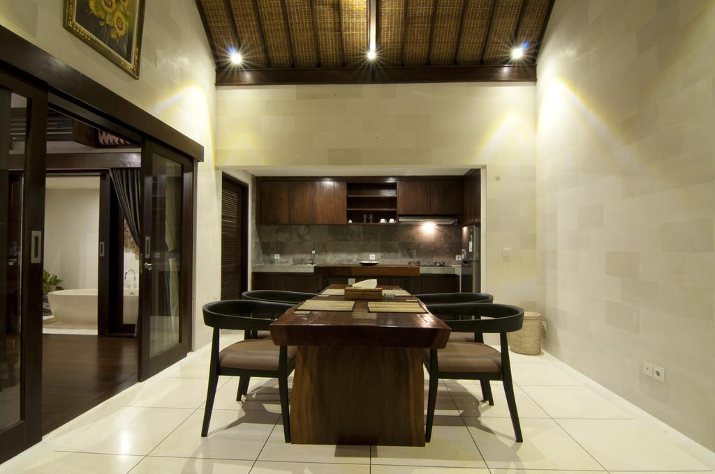 Villa Puspa Tanah Lot Rum bild